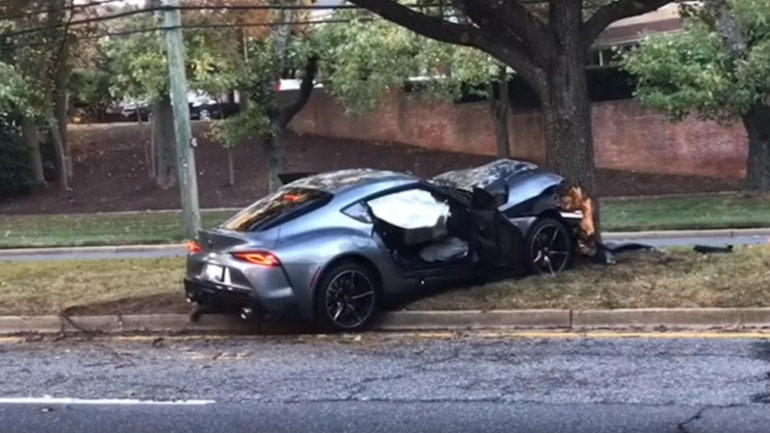 Πήρε τη Supra και την «κάρφωσε» στο δέντρο!